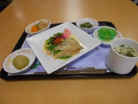 「ニチイケアセンター神戸西舞子」のお食事。普通食以外にも、介護食や医療食も用意できる。