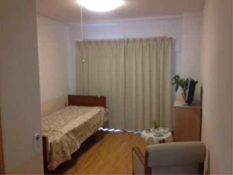 「ニチイケアセンター神戸摩耶」の居室。居室は1人部屋になっているので、他の方が気にする必要なく、暮らすことができる。