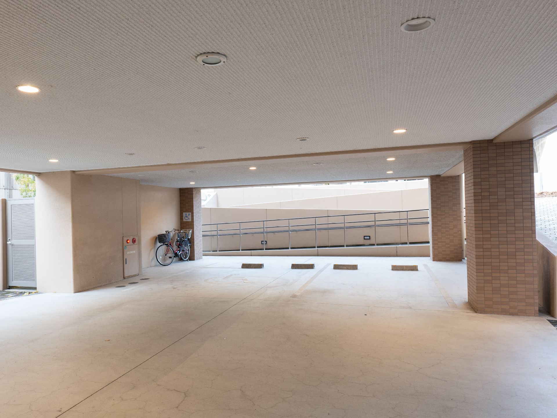 遠方から楽にアクセスすることができる駐車場