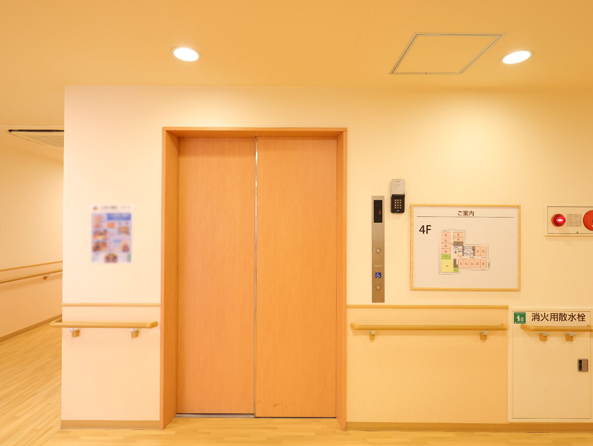 エレベーターが設置されている館内