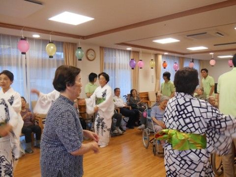 「ニチイケアセンター奈良葛城」の夏祭り。自由に参加ができ、身近にお祭りイベントがある充実した生活をおくれる。