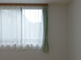 居間が広々とした明るい部屋