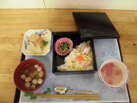 ニチイケアセンター仙台松森のあじさい御膳。一年を通して季節を楽しみながらおいしいお食事を毎日していただけます。