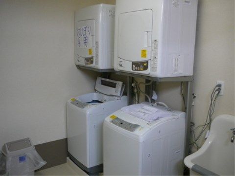 ニチイケアセンター仙台松森の洗濯室。自宅と変わらぬ生活をしていただけるよう、お洗濯を日常の中に取り入れていただけます。