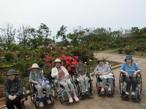 ニチイケアセンター仙台松森の外出イベント。スタッフ同伴、車での移動など、無理なく外出を楽しんでいただけるサービスとなっています。