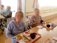 食事を楽しむ様子