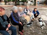 屋外での交流の様子
