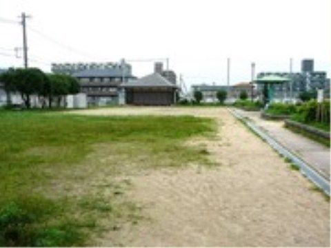 ニチイケアセンター徳力の周辺環境。毎日のお散歩を楽しめる広く静かな公園がございます。