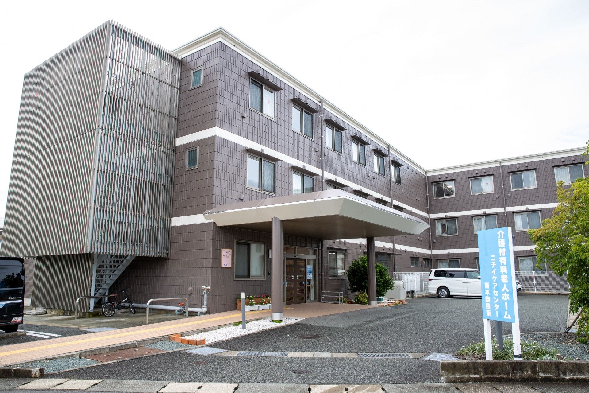 ニチイケアセンター熊本飽田東の鯉のぼり作成。レクリエーションにて作成している鯉のぼりです。毎年大いに盛り上がります。