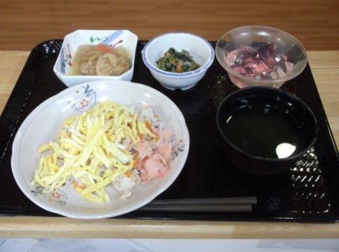 ニチイケアセンター山形桧町の食事。毎日豊富なメニュー・献立を作成しておりますので、飽きることなくお食事をお楽しみ頂けます。
