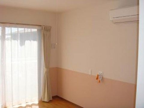 ニチイケアセンター小名浜の居室。完全個室制となっている居室では、自分だけの時間を有意義にお過ごしいただける環境となっております。