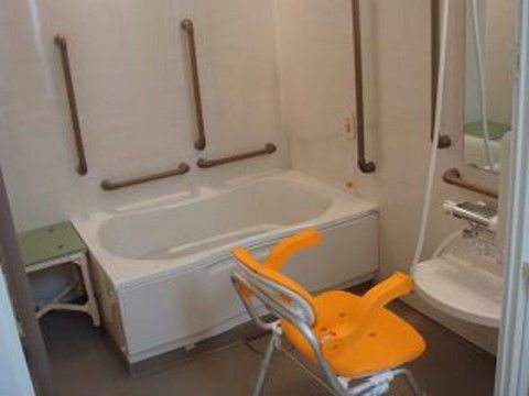 ニチイケアセンター小名浜の個浴室。プライバシーを守りながら、ご自宅と同じようにゆっくりとご入浴いただけます。