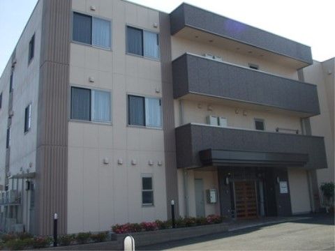 「ニチイケアセンター福島大森」の外観。駐車場も付いており、外から施設内までバリアフリー環境を整えている。