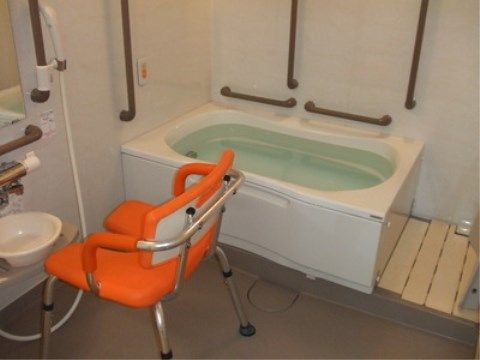 「ニチイケアセンター郡山日和田」の一般浴室。個別浴室なので、バスタイムは気軽に行える。