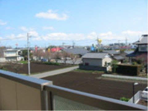 「ニチイケアセンターかつた」の周辺環境。ベランダからは落ち着いた住宅地を眺められる。