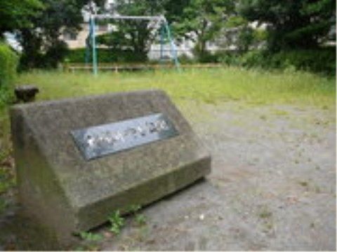 「ニチイケアセンター取手本郷」の周辺環境。緑豊かなこの公園で体操やお散歩もできる。