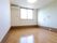 部屋には、窓とエアコンが設置されている。エアコンにより、温度の調整も容易にすることが出来る。ナースコールが付いている。