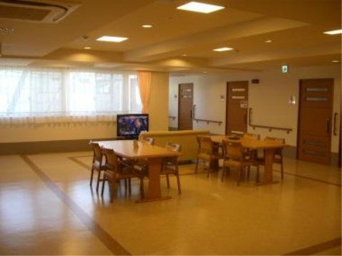 居室前のゆとりある広々とした空間に設けられた共有スペース