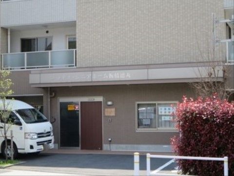 「プラチナ・シニアホーム板橋徳丸」のエントランス。入居者様の安全に配慮するために環境が整っている。