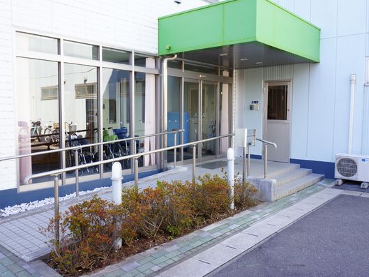 施設玄関