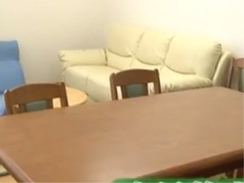 プラチナ・シニアホームむつざわの団欒スペース。日々入居者様で賑わう、おしゃべりを楽しむ憩いの場となっております。