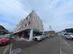 ゆったりとした外観の建物