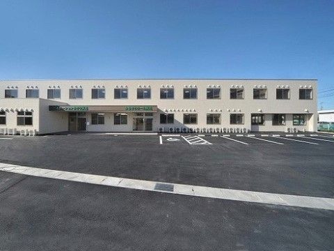 「ふるさとホーム浜北」の外観。エントランスは、バリアフリーで、車椅子の方に配慮し段差の心配はなし。