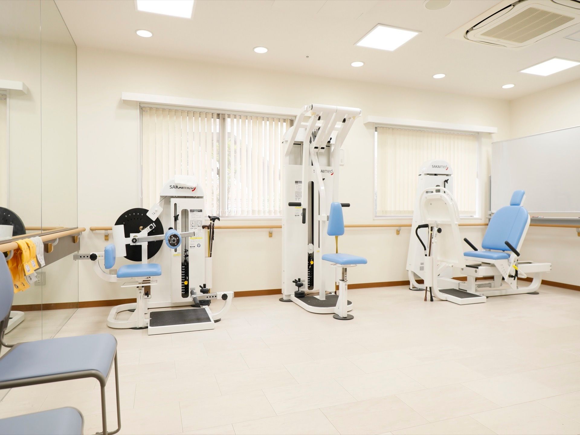 日々の健康維持やリハビリのために機能訓練室が用意されている。エアコンを完備しており、快適な空間で運動ができる。