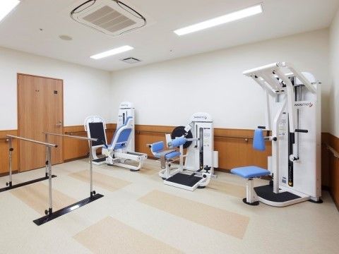 「ニチイホーム与野本町」の機能訓練室。理学療法士の提案するリハビリを実施している。