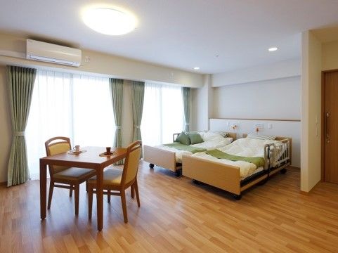 「ニチイホーム与野本町」の居室（夫婦入居可能部屋）。二人入居可能な居室がある。