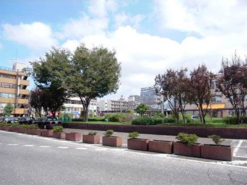 最寄り駅まではさほど遠くないので、散歩がてら買い物にいくことができる。タクシーに乗っても距離が短いのでお財布にも優しい。