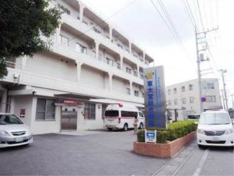 近隣に総合病院があるので、万一の際にも安心だ。通院は無料送迎サービスがあるので無理なく通うことができる。