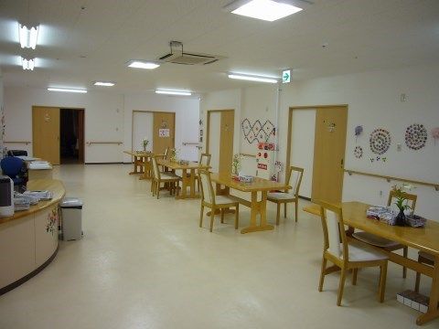 ホステル京都の食堂。日々のお食事だけでなく、イベントやレクリエーションの催しも行っております。