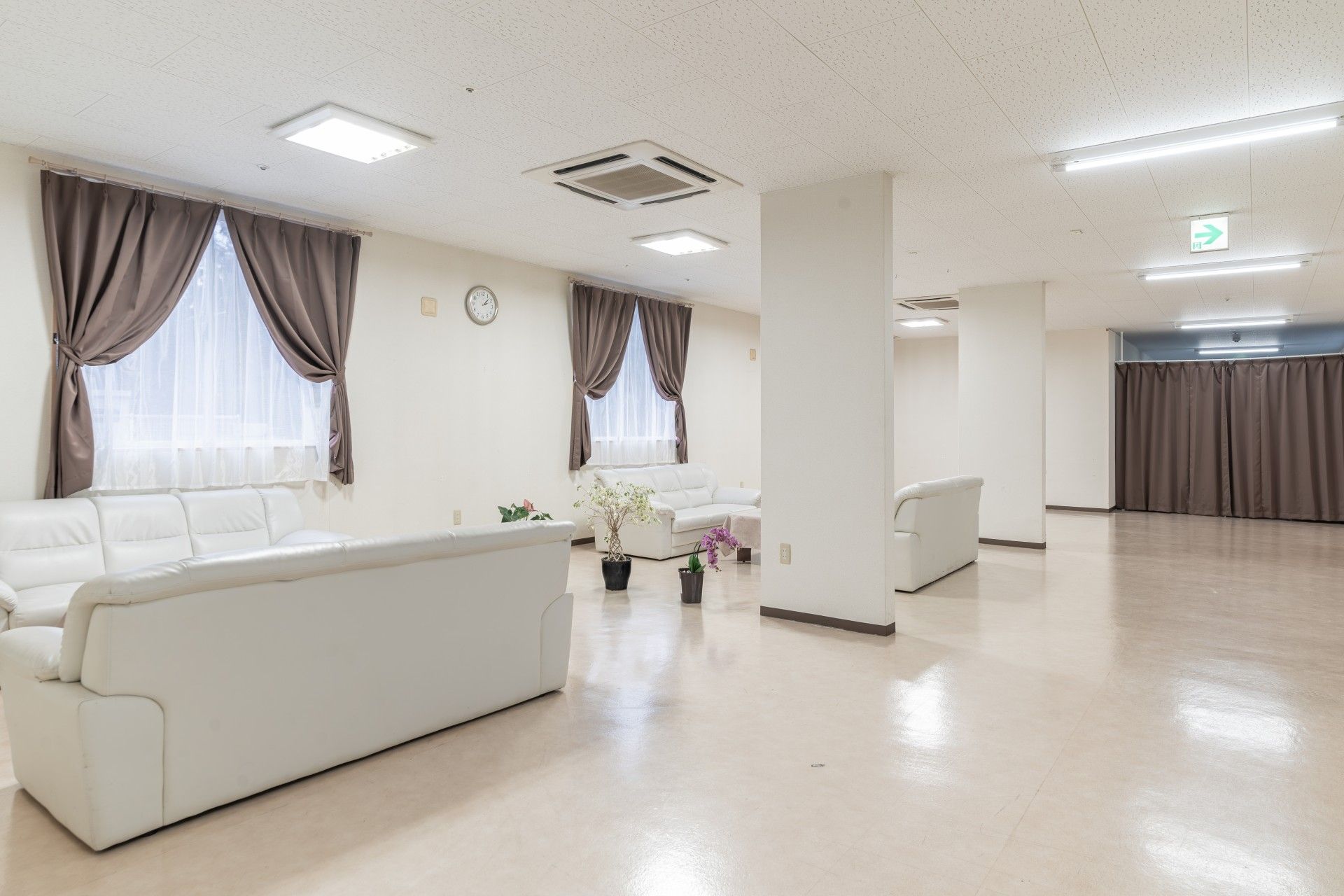 ホステル京都のレクリエーションルーム。スタッフと入居者様が日々一緒になって汗を流す活気に満ちたお部屋です。