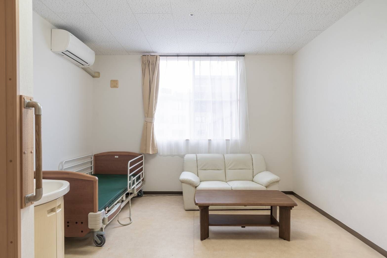 ホステル京都の居室。毎日を自分らしく、快適にお過ごしいただける居室環境をご用意しております。