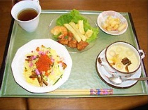 グループホームかがやき両国の食事。栄養バランスの整ったおいしいお食事を毎日作りたてでご提供しております。