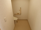 介護施設の明るい廊下と部屋の入口