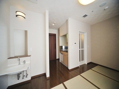 倉敷スイートレジデンスの居室。和室タイプのお部屋のご用意もございます。ご自身の好みに合わせてお選びください。