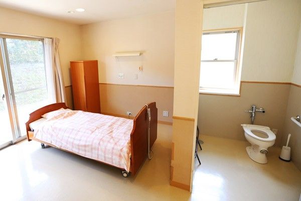 明るい個室の一角