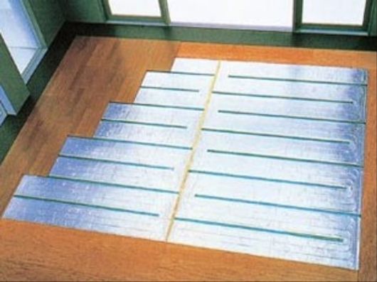 ガス温水床暖房