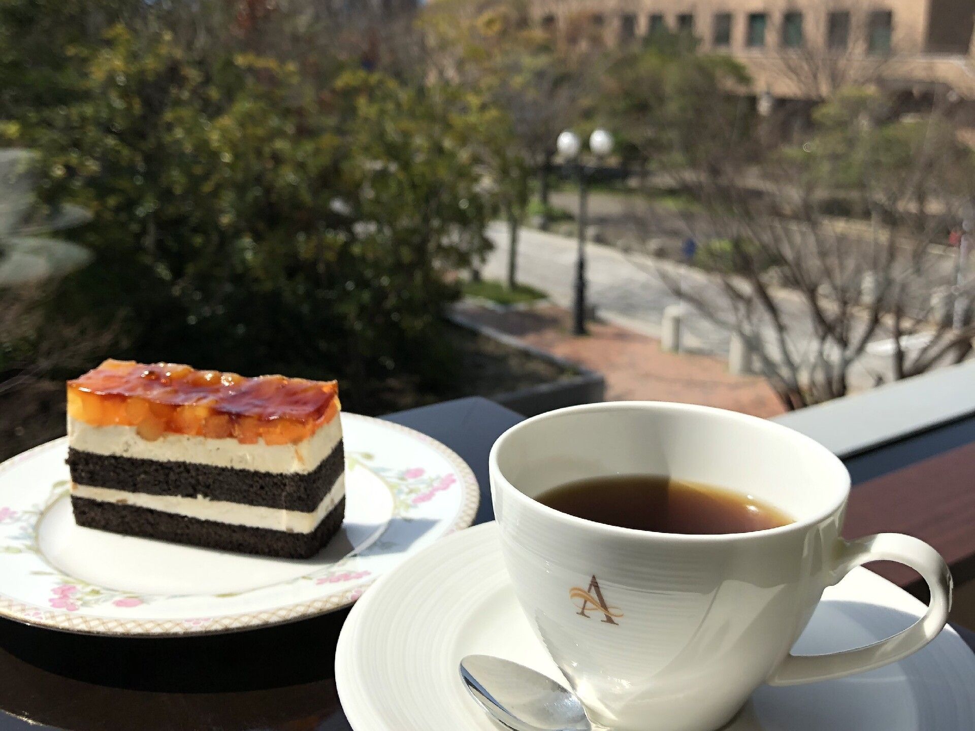 ケーキとコーヒーのティータイム