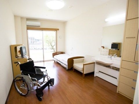 ホスピタルメント桜十字の居室。居室は完全個室制となっておりますので、毎日を自分らしくお過ごしいただけます。