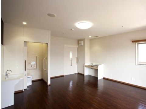 ホスピタルメント さくら東館の。居室。居室は完全個室制となっているので、毎日を自分らしくいきいきとお過ごしいただけます。