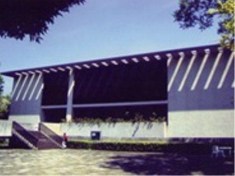 ひと駅ほど足を延ばすと美術館や洋館もある。日々のお散歩やご家族様とのお出かけにもぴったりの観光スポットである。