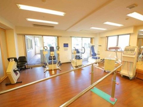 トラストガーデン桜新町のリハビリルーム。それぞれに合わせたリハビリメニューを作成しますので無理なく毎日取り組んでいただけます。
