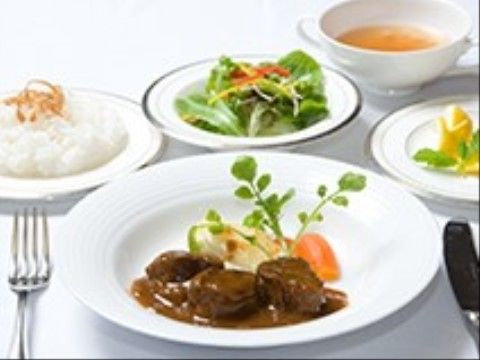 トラストガーデン桜新町の食事。豊富なメニューをご用意しておりますので、飽きのこないお食事を日々召し上がっていただけます。