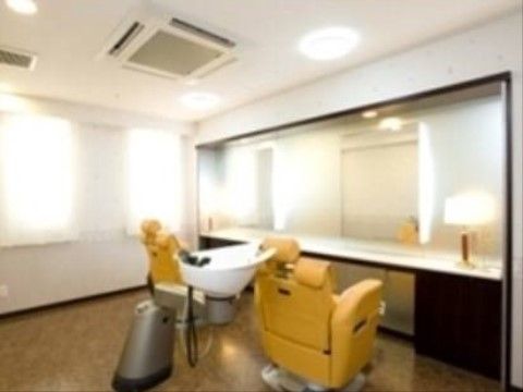トラストガーデン用賀の杜のヘアーサロン。定期的にプロの美容師をお招きしての美容サービスがございます。