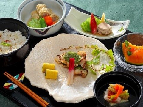 クラシックガーデン文京根津の食事。栄養バランスの整ったおいしいお食事を毎日作りたてでご提供しております。