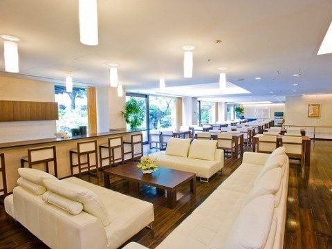 クラシックガーデン文京根津のリビング・ダイニング。毎日沢山の方々で賑わう、楽しいお食事風景となっております。