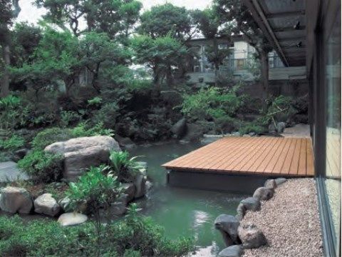 クラシックガーデン文京根津の庭園。ご家族やご友人とのご面会時や日中のお散歩・ご歓談などにお使いいただけるフリースペースです。